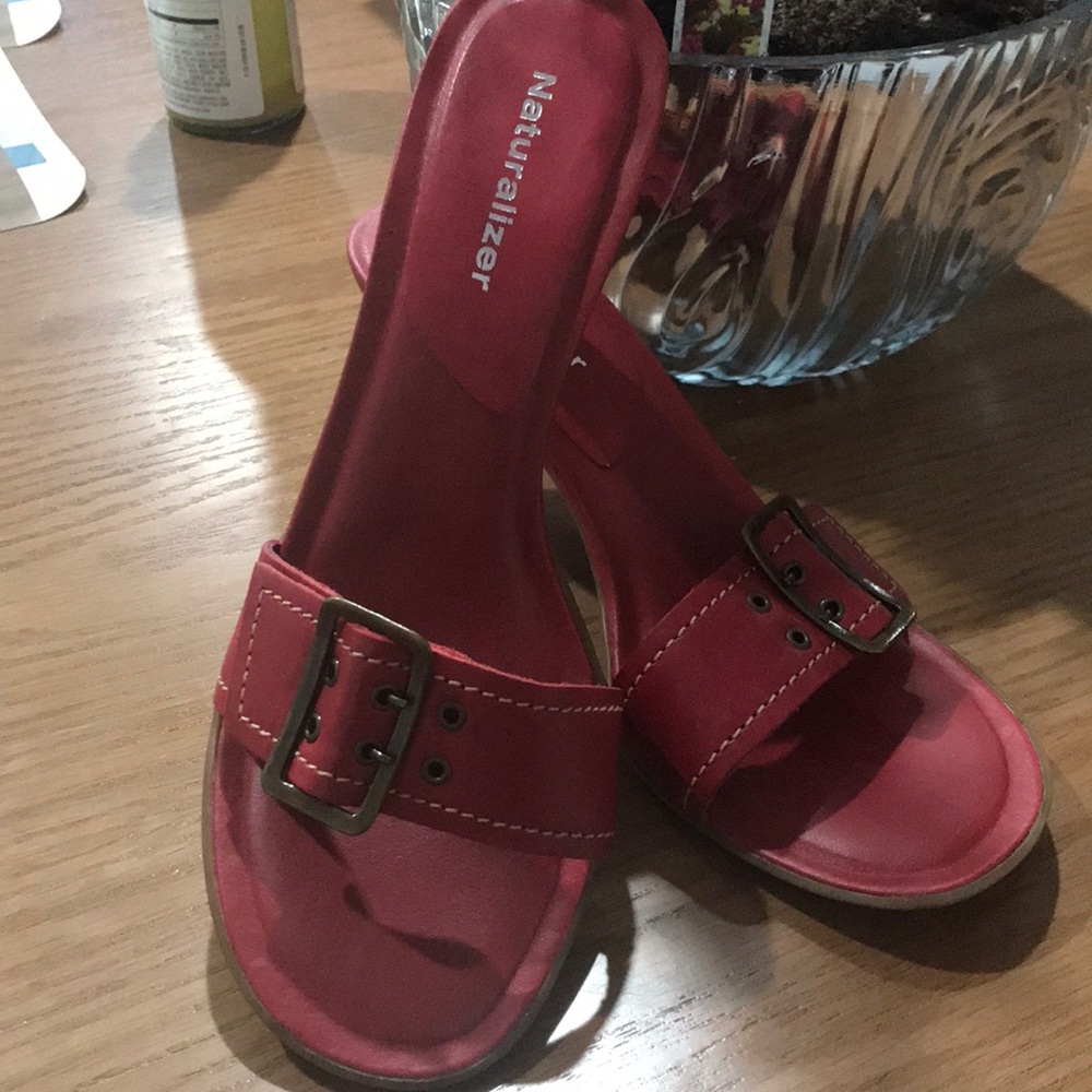Naturalized comfy red heels